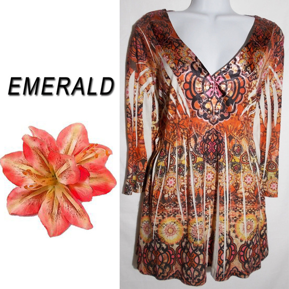 Emerald Tops - Emerald Sublimation Graphic Shirt Size Small🤩